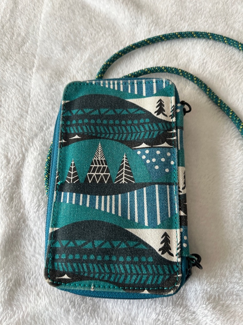 Kavu Teal and Black Patterned Crossbody wallet - Picture 4 of 6
